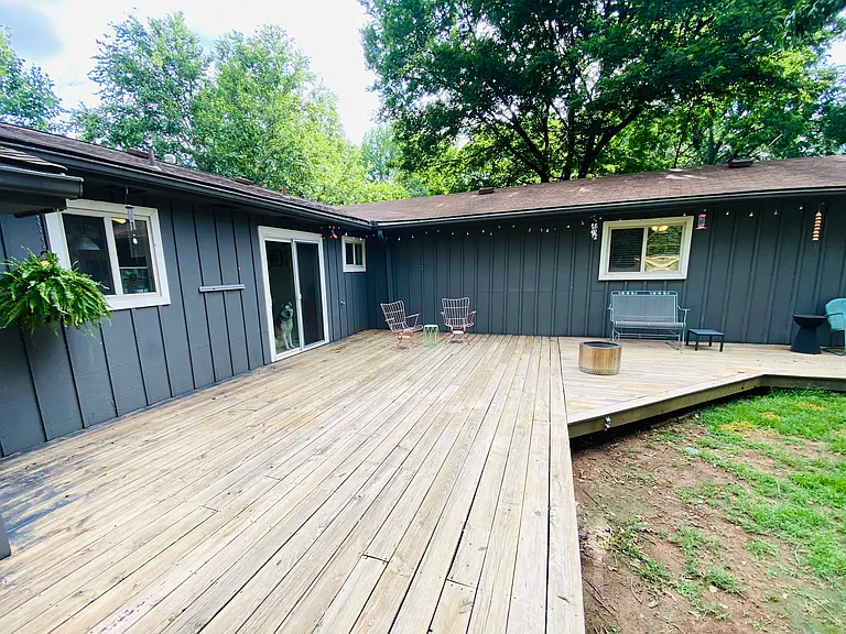 209 E Harold St — Photo 13