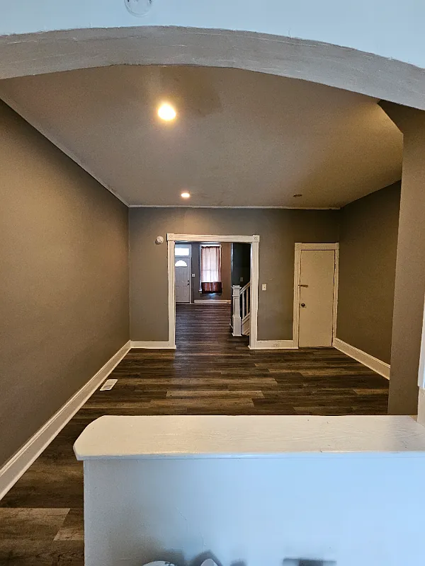 This Beautiful 2bedroom with Den Townhouse — Photo 1