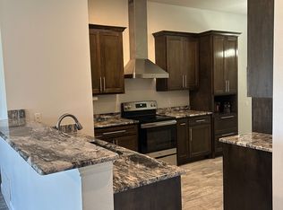 921 McKavett Dr, Burleson, TX 76028