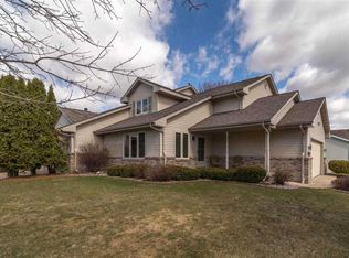 2211 N Cloudview Dr, Appleton, WI 54914