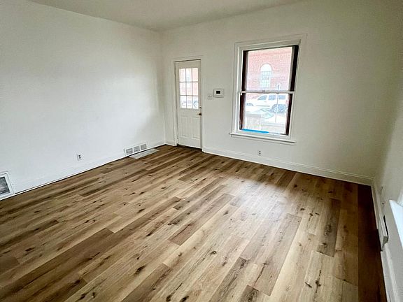 4th image of 501 W 9th St