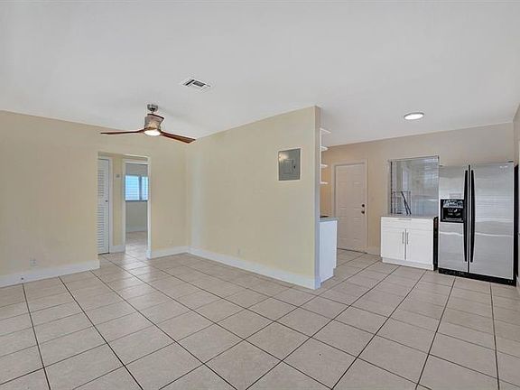 3rd image of 225 NW 25th St Unit 1