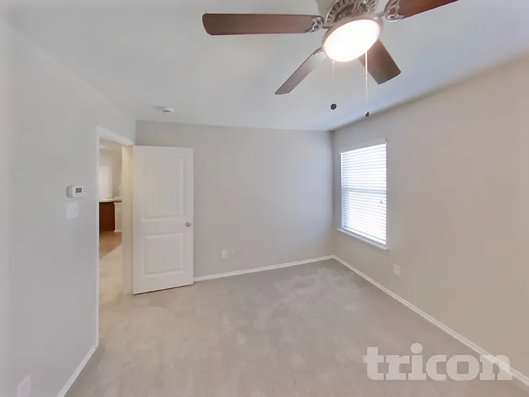 1114 Bellevue Dr — Photo 7