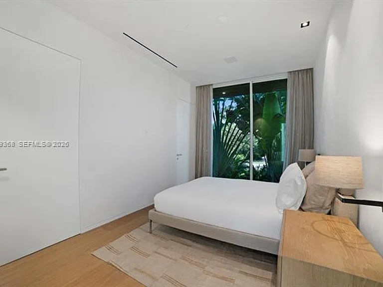 1051 W 48th St #4 — Photo 26