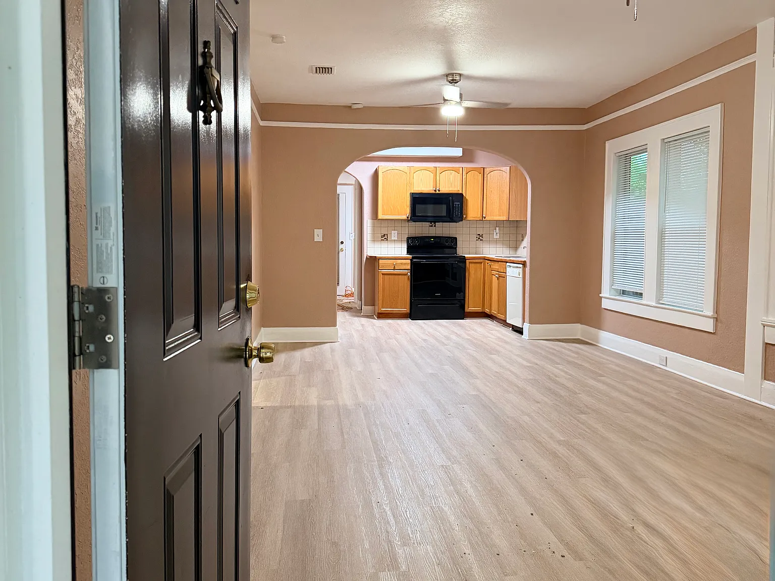 2908 N Woodrow Ave — Photo 1