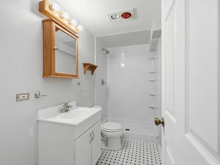 512 Normandy Ln — Photo 12
