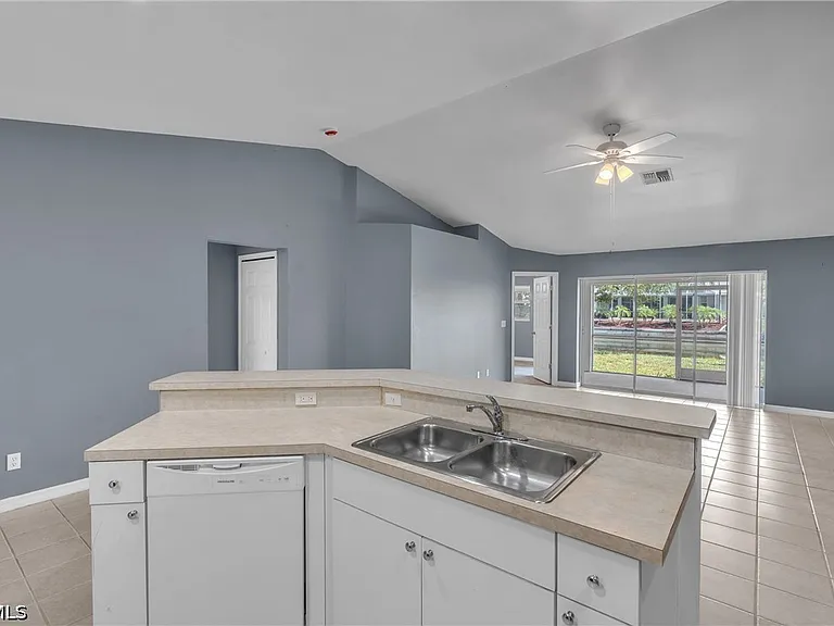 1245 SE 6th St — Photo 11