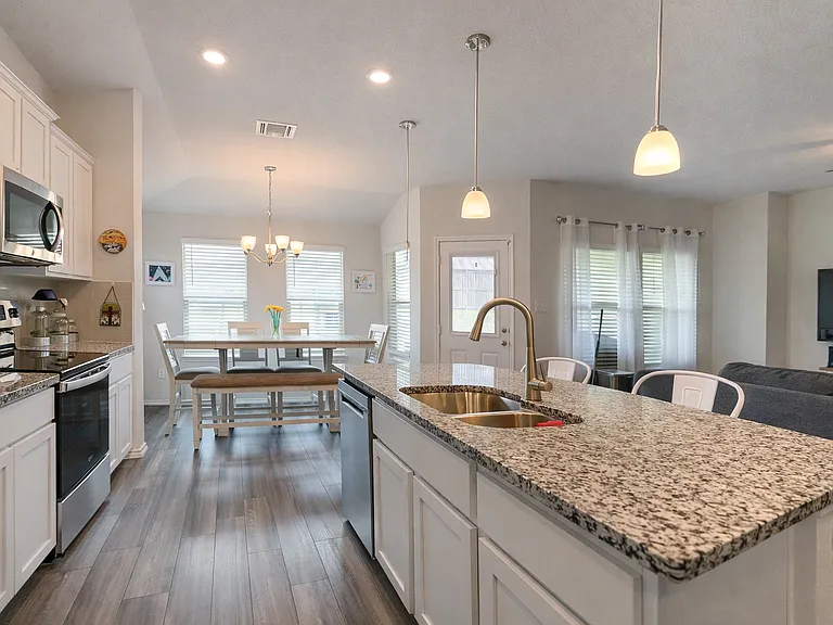 2403 Corradino St — Photo 6