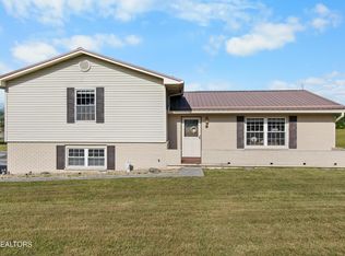 121 E Village Cir, La Follette, TN 37766