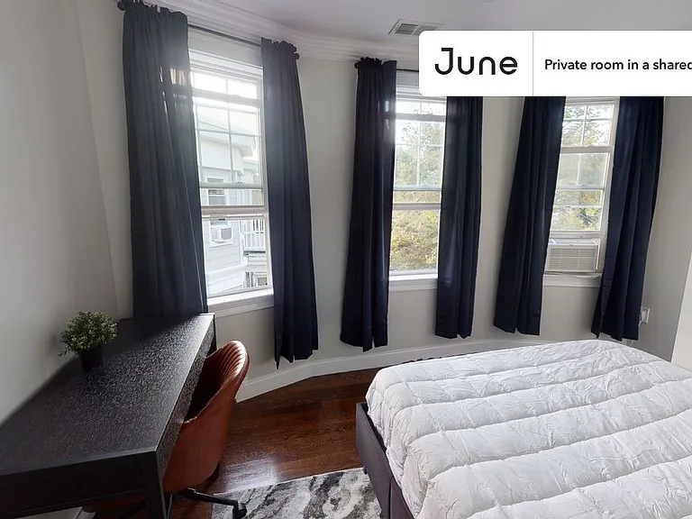 490 Washington St #B — Photo 5