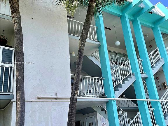 5th image of 2715 NE 49th St #20