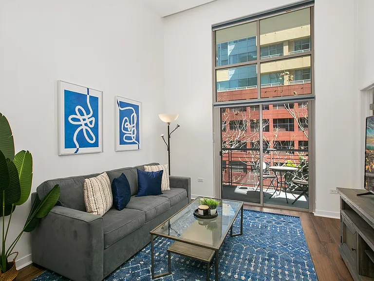 425 W Beech St #526 — Photo 8