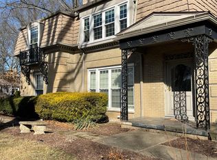 2555 Falmouth Rd, Akron, OH 44333