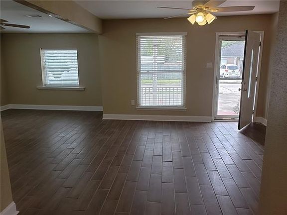 3rd image of 624 Baron Ln
