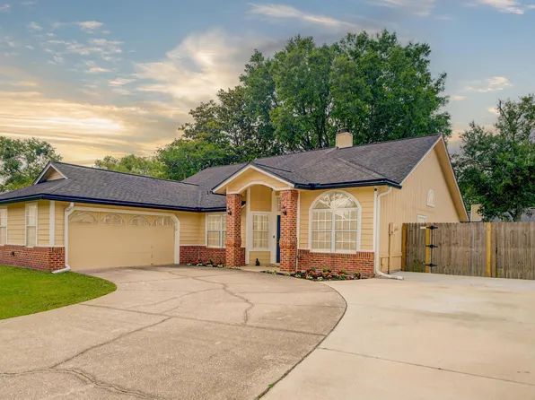 8950 Country Bend Cir N, Jacksonville, FL 32244