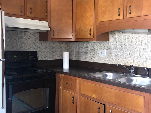 3rd image of 7424 Hazelcrest Dr APT C