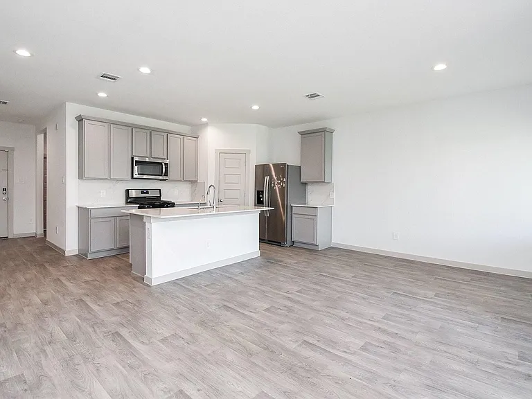 8030 Milam Ln — Photo 4