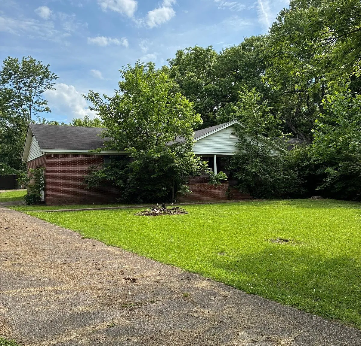 3 bed, 2.0 bath, 2437 sqft, $1,600 — Photo 4