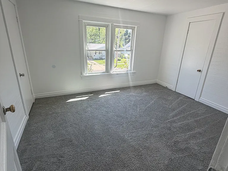 218 Goguac St W — Photo 12