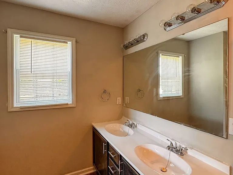 118 Jefferson Dr — Photo 8