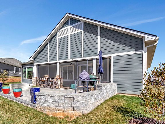 5th image of 561 Bowline Dr