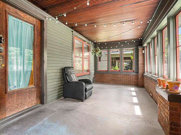 4th image of 1106 Woodward Ave