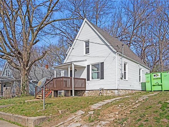 3rd image of 1118 Richmond Ave