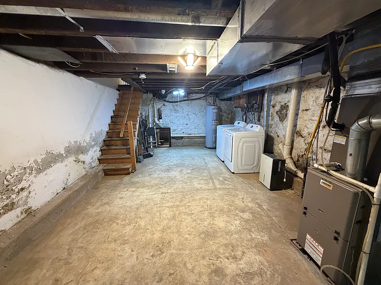 726 E Hector St — Photo 19