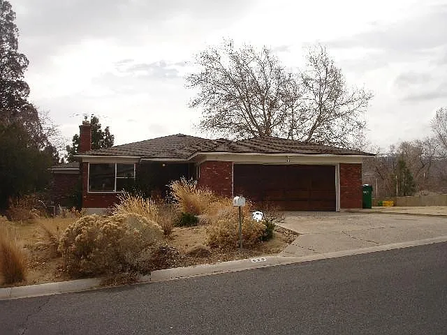 620 Sunnyside Dr photo 1