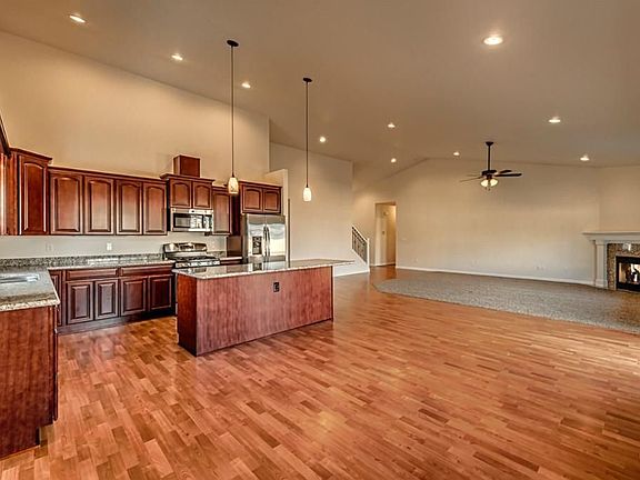 4th image of 3051 Pine Creek Dr