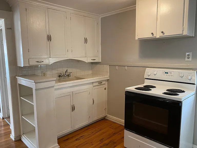 3132 Greene Ave #C — Photo 4