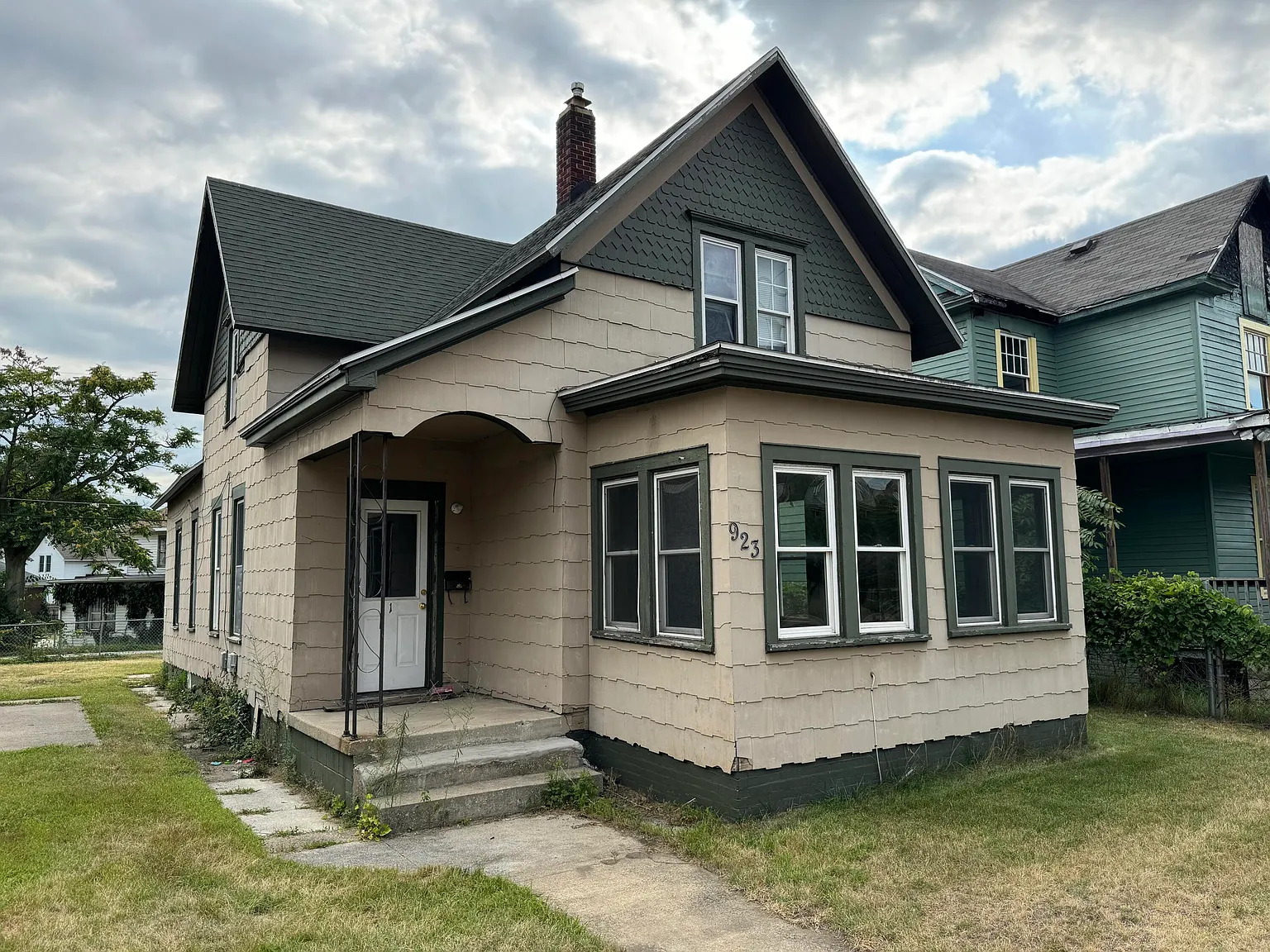 923 E Michigan Blvd photo 1