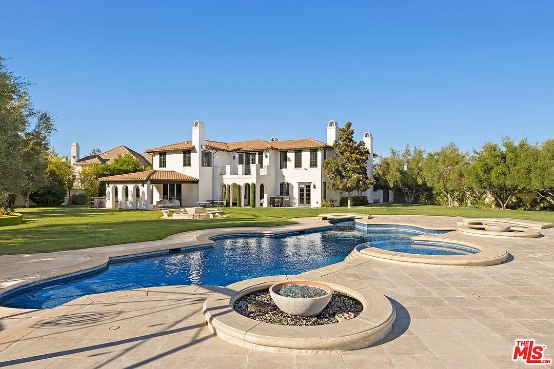 5 bed, 6.0 bath, 6745 sqft, $60,000 — Photo 2