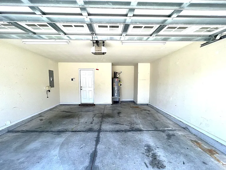 1003 Wt Whitehead Dr — Photo 27
