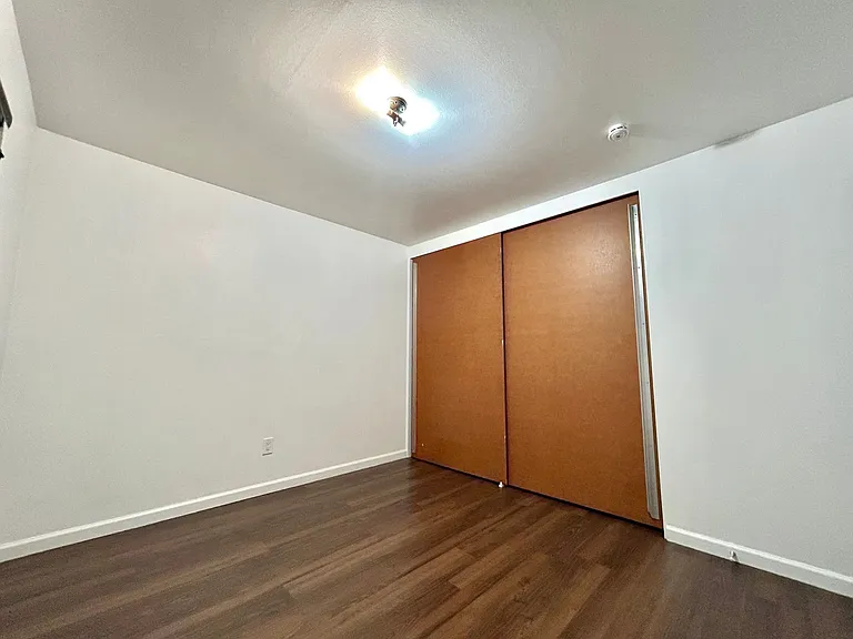 Bayview Apartments — Photo 43
