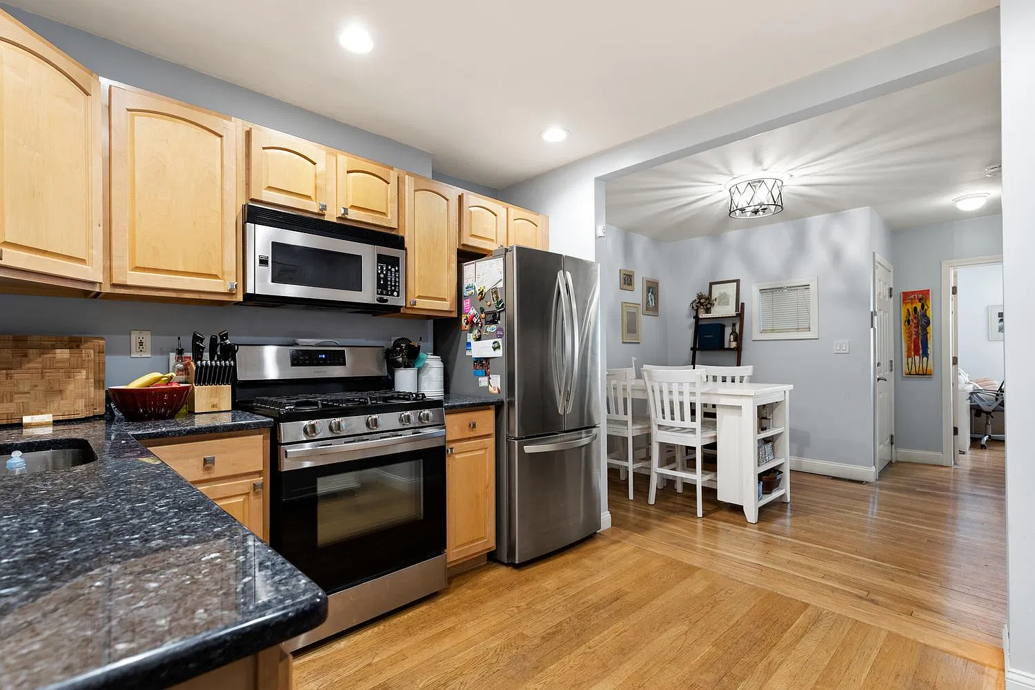 2 bed, 697 sqft, $3,300 — Photo 1