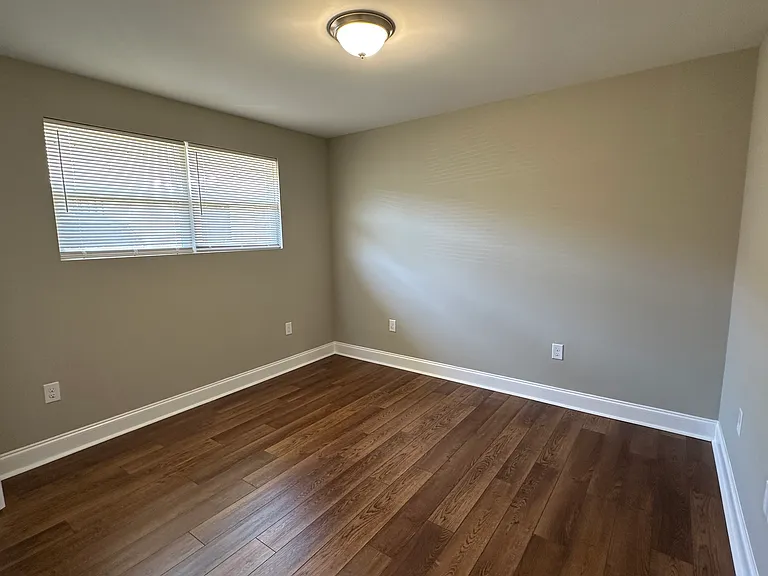 4907 Loyola Ave — Photo 6
