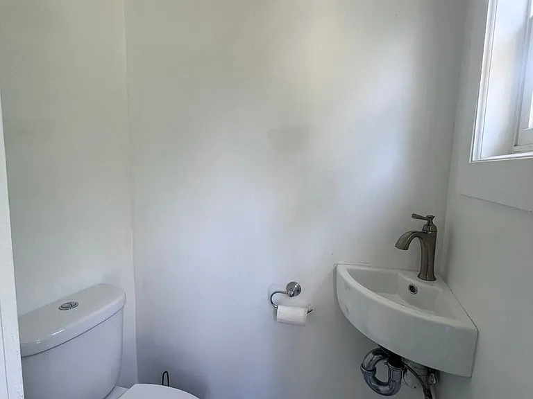 748 Crescent St NE — Photo 16
