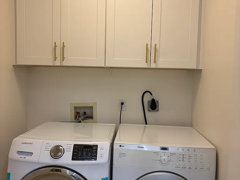625 S Berendo St #413 — Photo 3