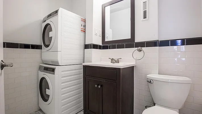 Rented by Nooklyn NYC LLC | media 21