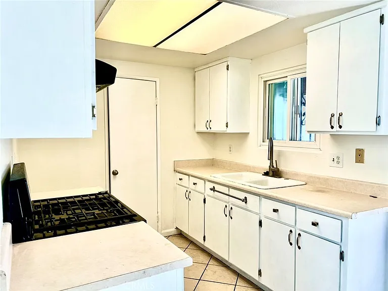 126 Lassen Pl #D — Photo 6