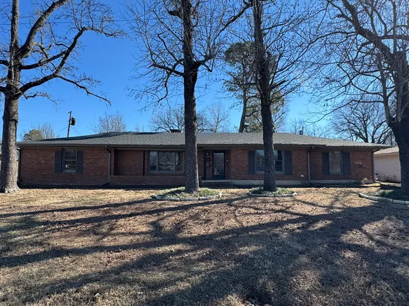 55 31st St SE, Paris, TX 75460