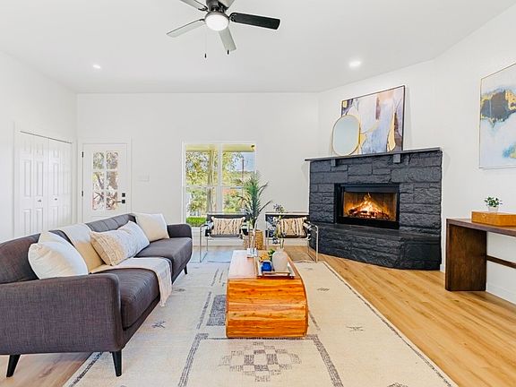 4th image of 700 Newport Dr
