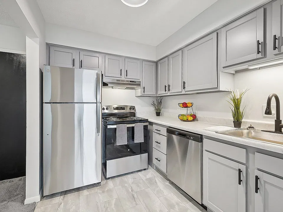 Center Court Apartments