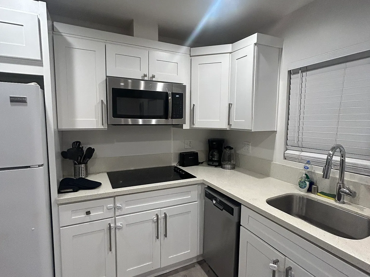 1 bed, 425 sqft, $1,950 — Photo 3