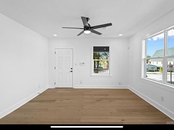 3rd image of 2501 Maple St