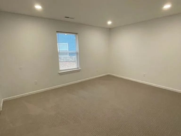 433 James Dr — Photo 12