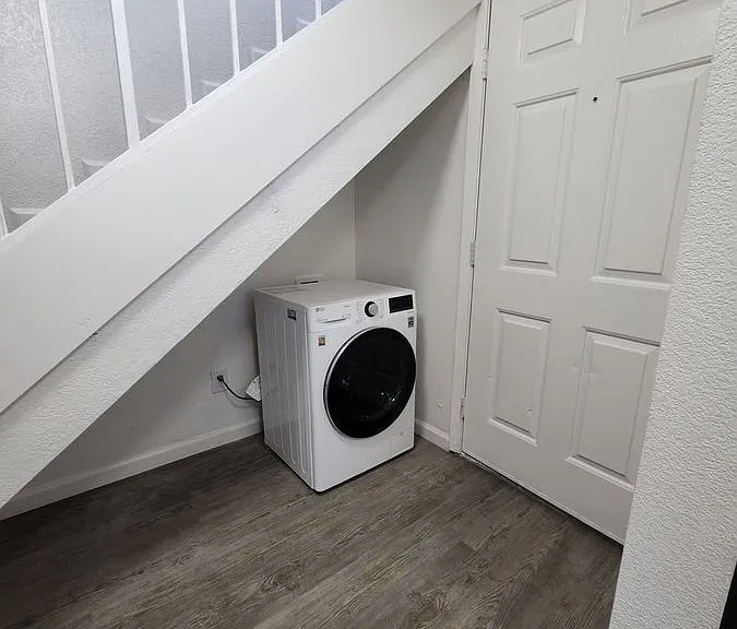 212 Hillcrest Dr #4 — Photo 3