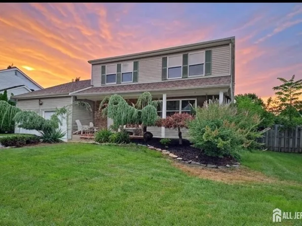 4 Davids Ln, Howell, NJ 07731