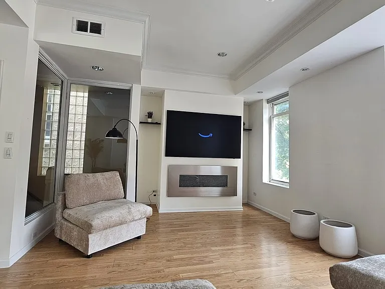 1712 N Ashland Ave #2F — Photo 3